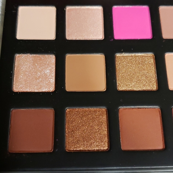 BUNDLE KYLIE JENNER SIPPING PRETTY PALETTE AND NOVA LIPSTICK - Picture 4 of 12